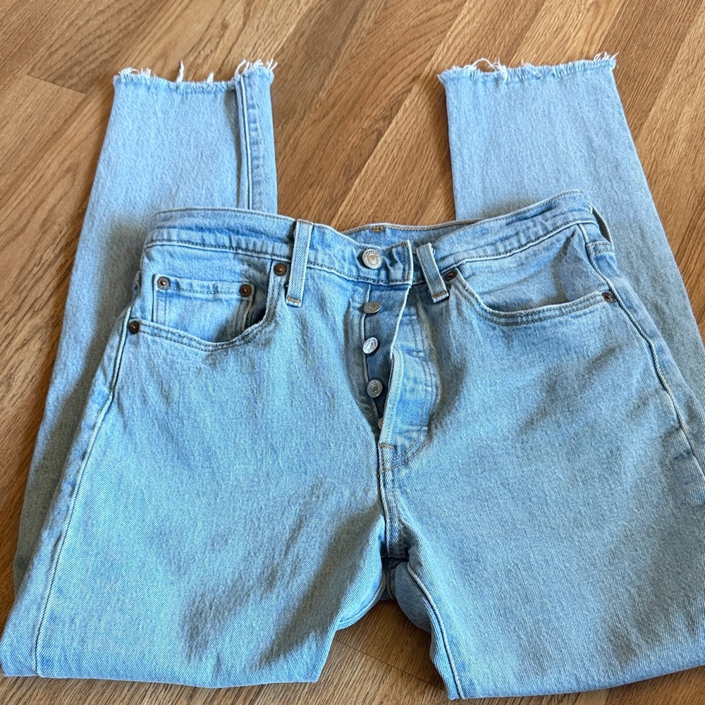 Levi’s 501 S Skinny Raw Hem Button Fly Light Blue Frayed Jeans w28 l28